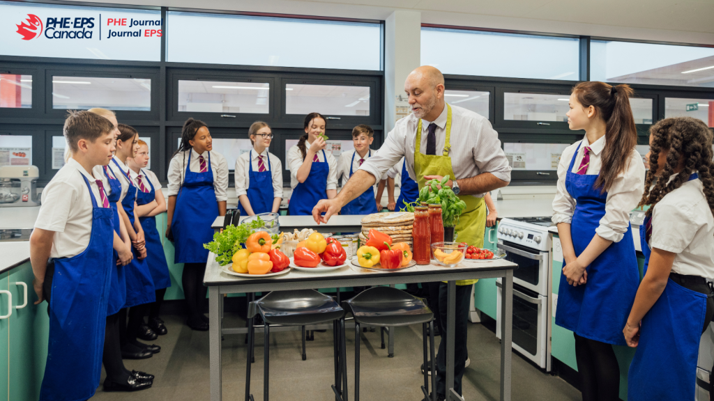 10 teenagers looking at vegetables with a person that looks like he's teaching them about healthy eating / 10 adolescents regardant des légumes avec une personne qui a l'air de leur apprendre à manger sainement