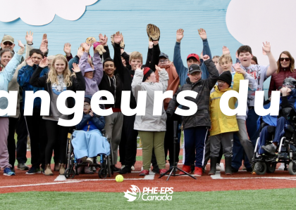 Une photo de groupe prise lors de l'atelier Changeurs du jeu, avec le texte « changeurs du jeu » superposé.